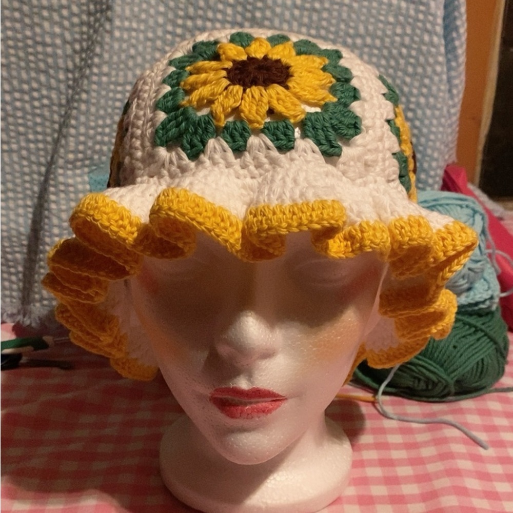 Handmade Sun flower cotton hat ( woman adult size ) NWT